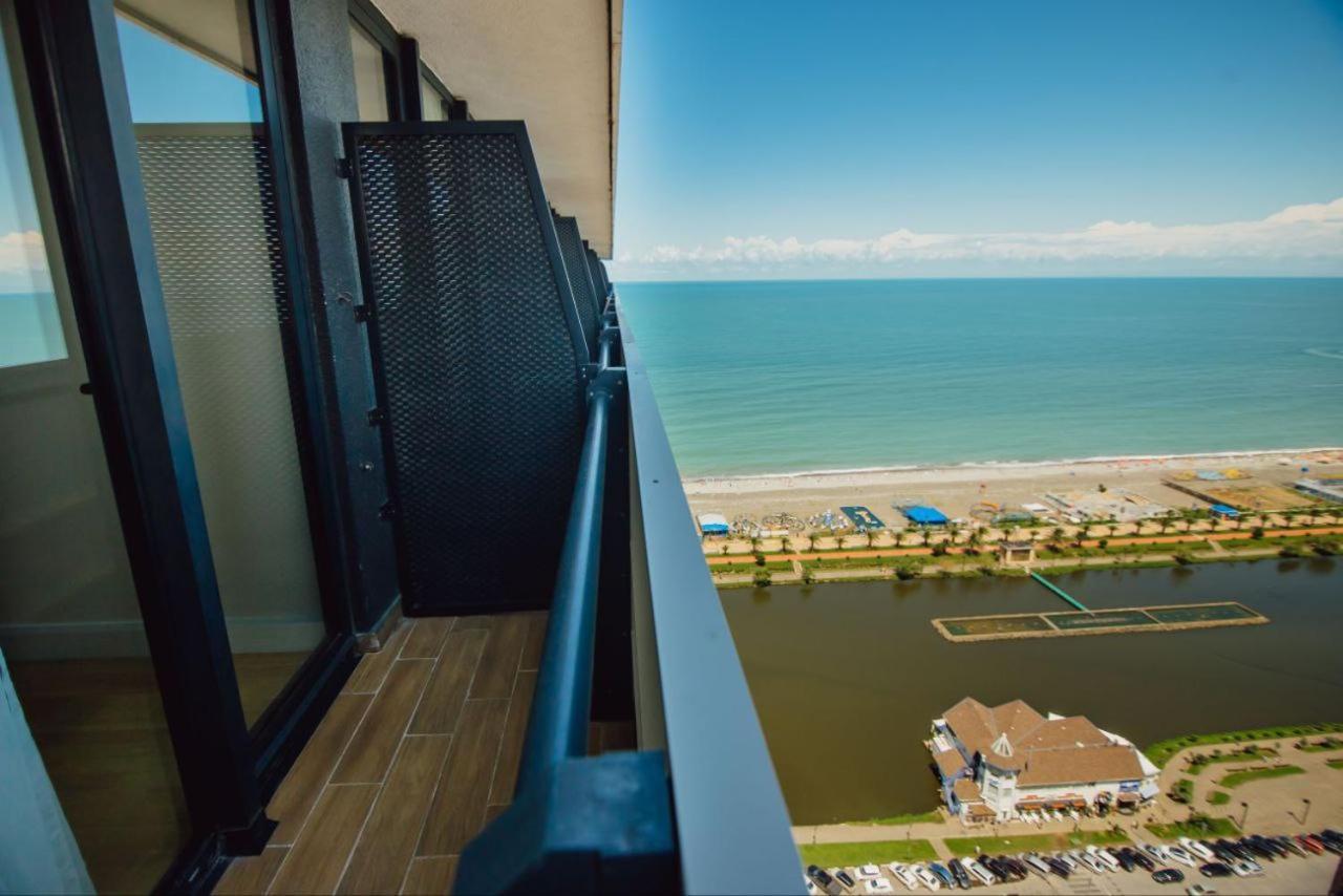 Royal Sea Breeze Apartments Batoumi Extérieur photo