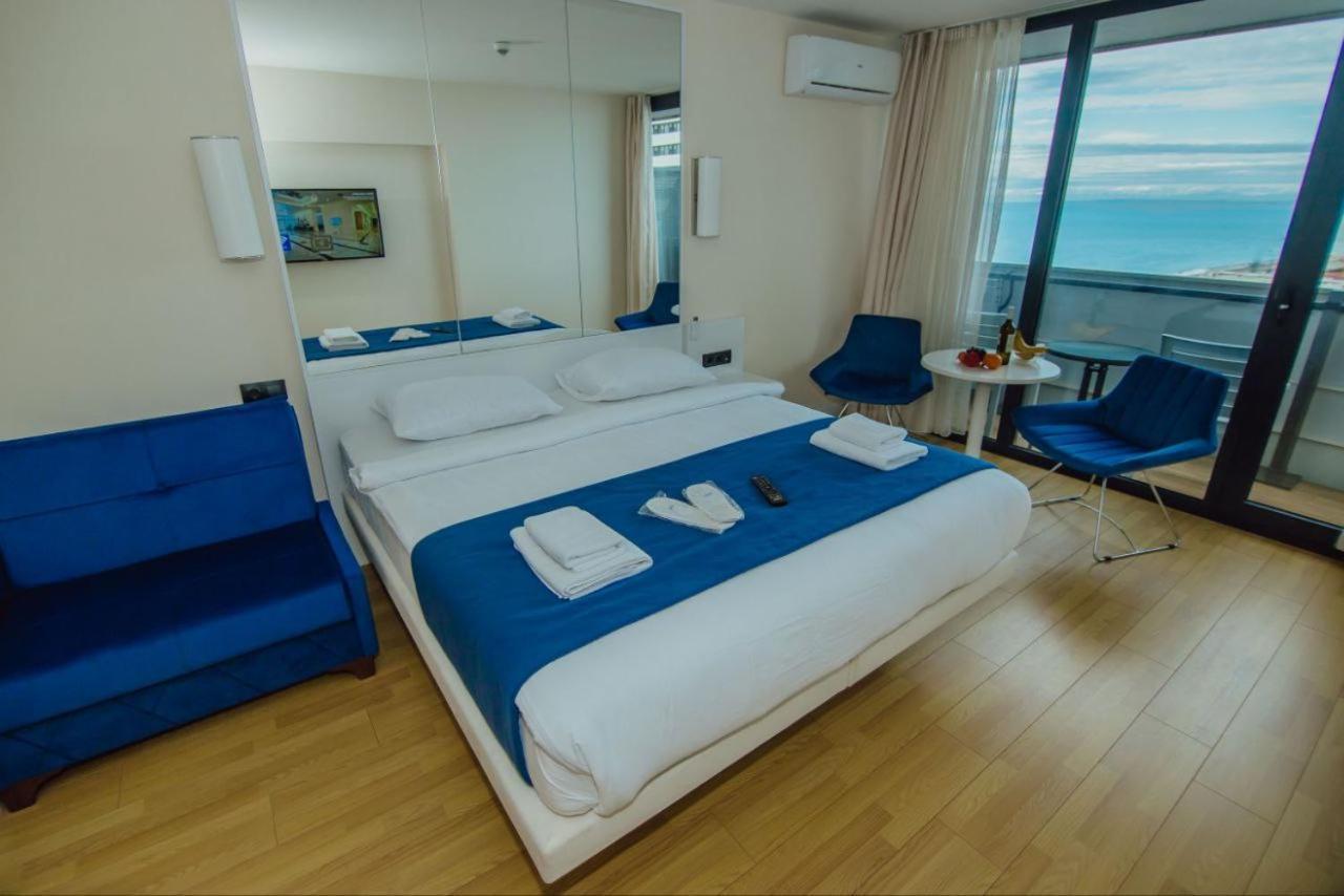 Royal Sea Breeze Apartments Batoumi Extérieur photo