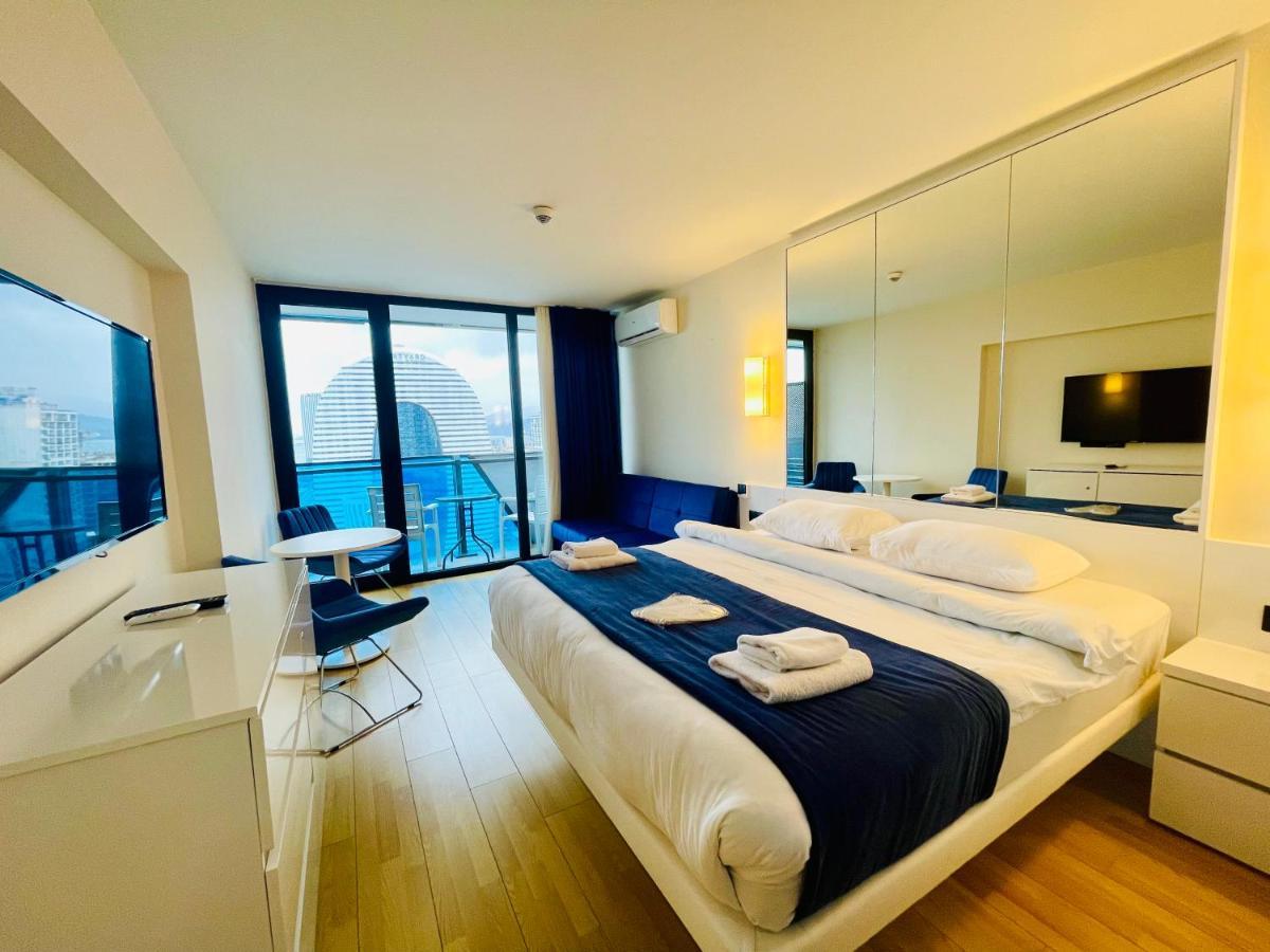 Royal Sea Breeze Apartments Batoumi Extérieur photo