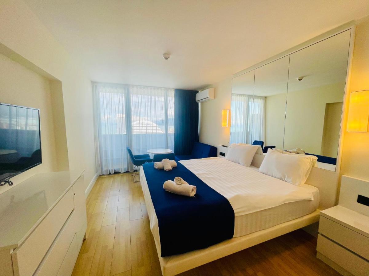 Royal Sea Breeze Apartments Batoumi Extérieur photo