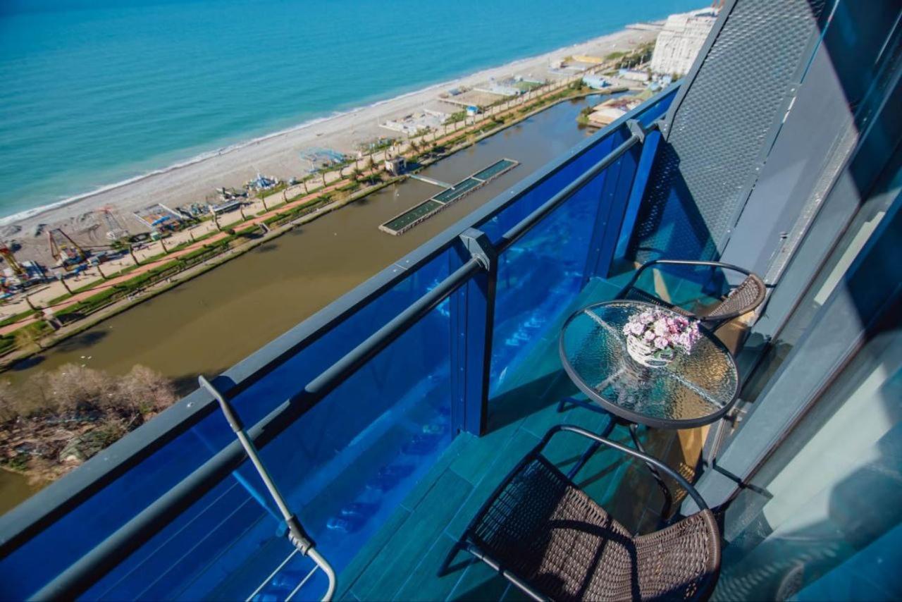 Royal Sea Breeze Apartments Batoumi Extérieur photo