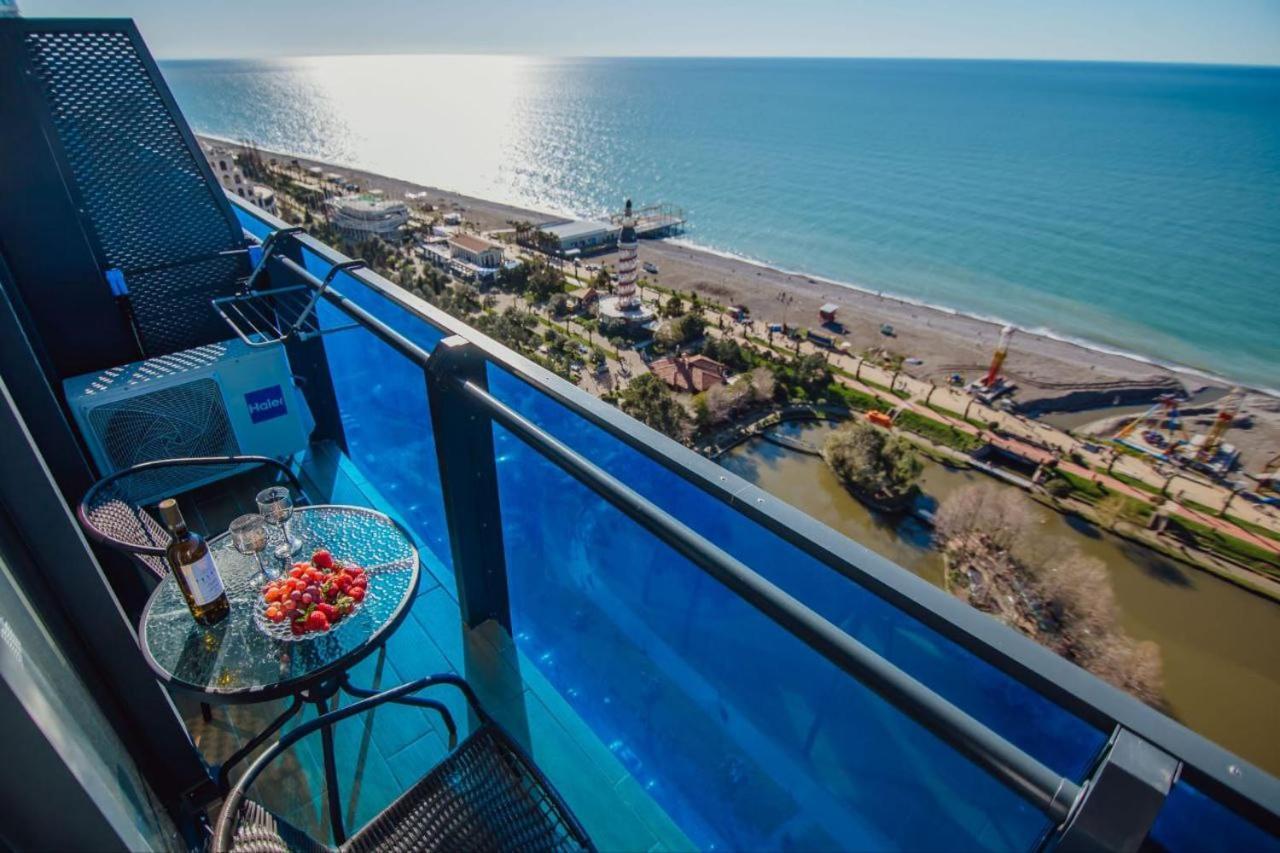 Royal Sea Breeze Apartments Batoumi Extérieur photo